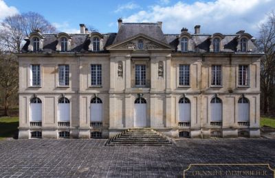 Schloss kaufen Chantilly, Nordfrankreich, Vorderansicht