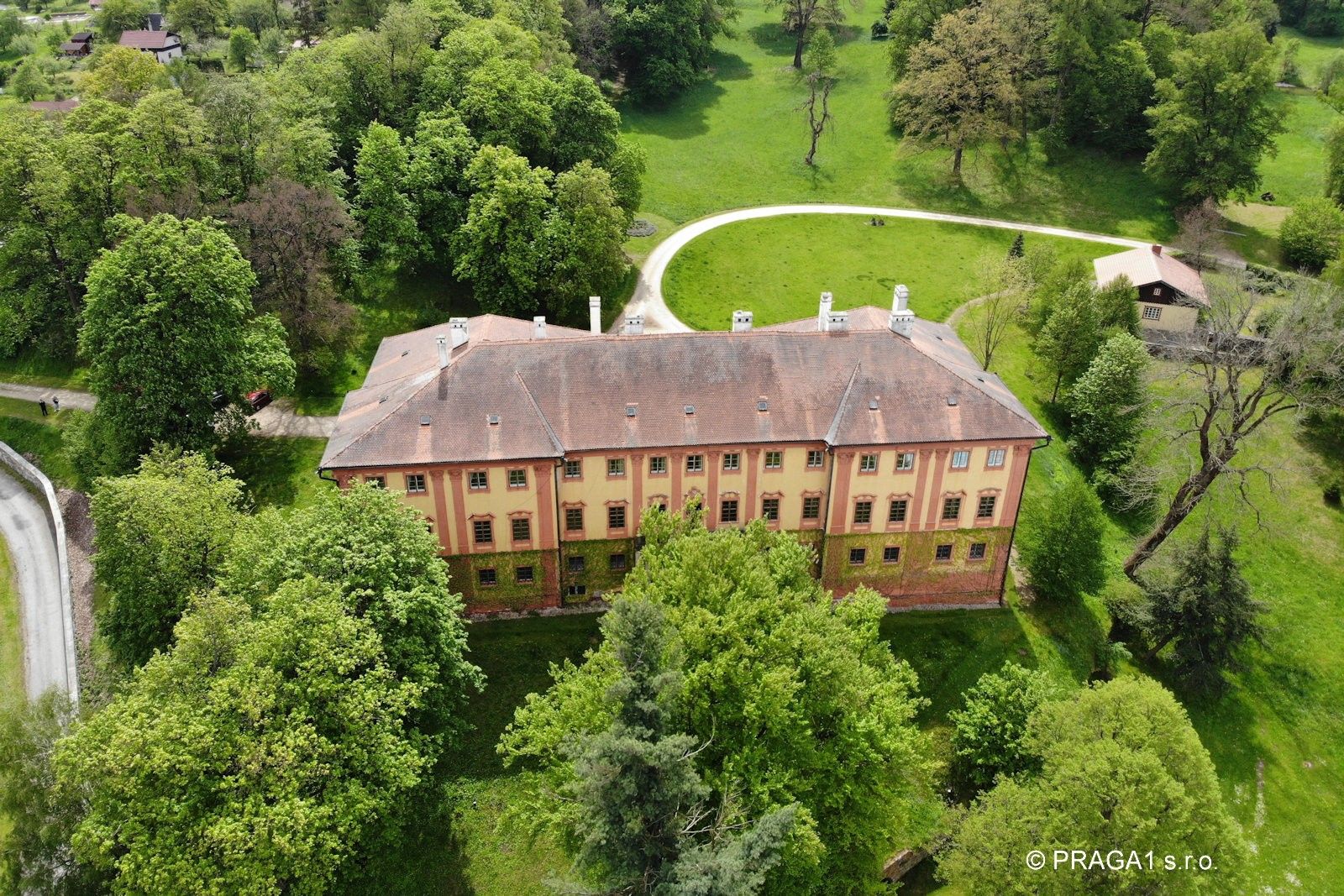 Fotos Schloss mit 19 Hektar Land im Süden Tschechiens