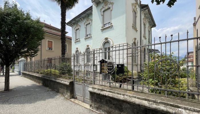 Apartment in historischem Gebäude kaufen Luino, Lombardei,  Italien
