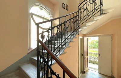 Apartment in historischem Gebäude kaufen Luino, Lombardei, Treppenhaus
