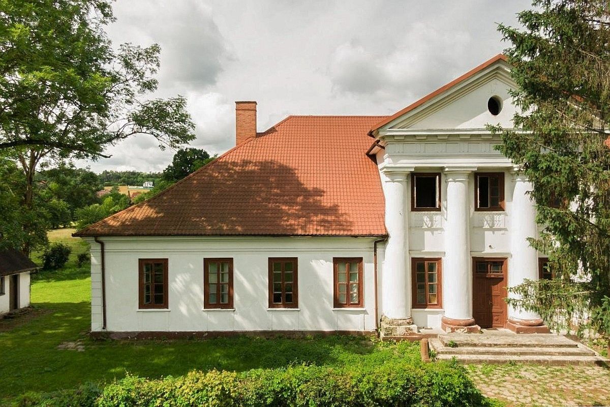 Fotos Klassizistisches Herrenhaus in Rożnów, Kleinpolen