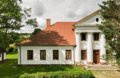 Charakterimmobilien, Klassizistisches Herrenhaus in Rożnów, Kleinpolen