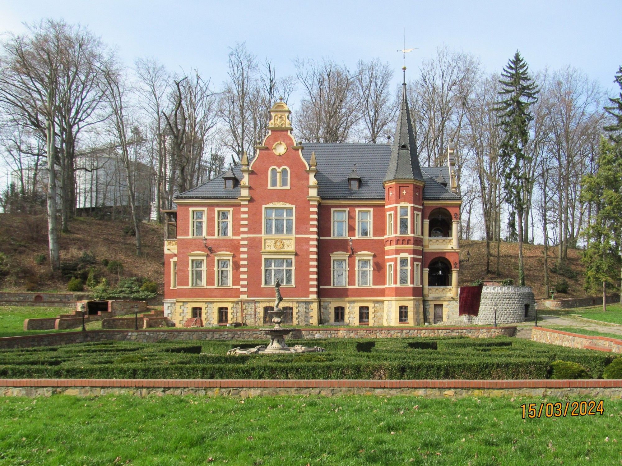 Fotos Auktion: Historische Villa in Niederschlesien