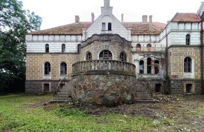 Wir kaufen ein altes Schloss, Vorderansicht