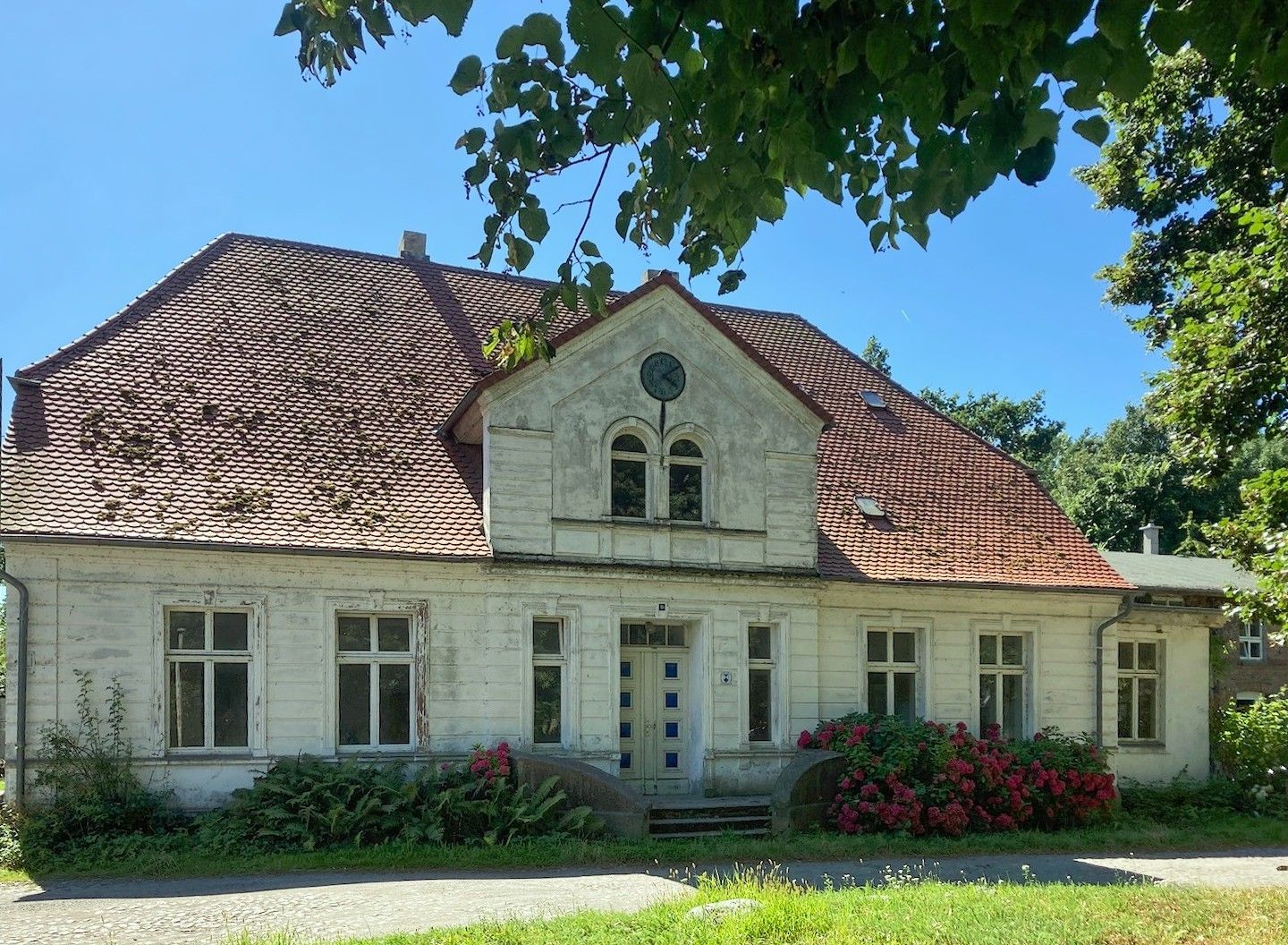 Fotos Sanierungsbedürftiges Gutshaus auf der Insel Rügen
