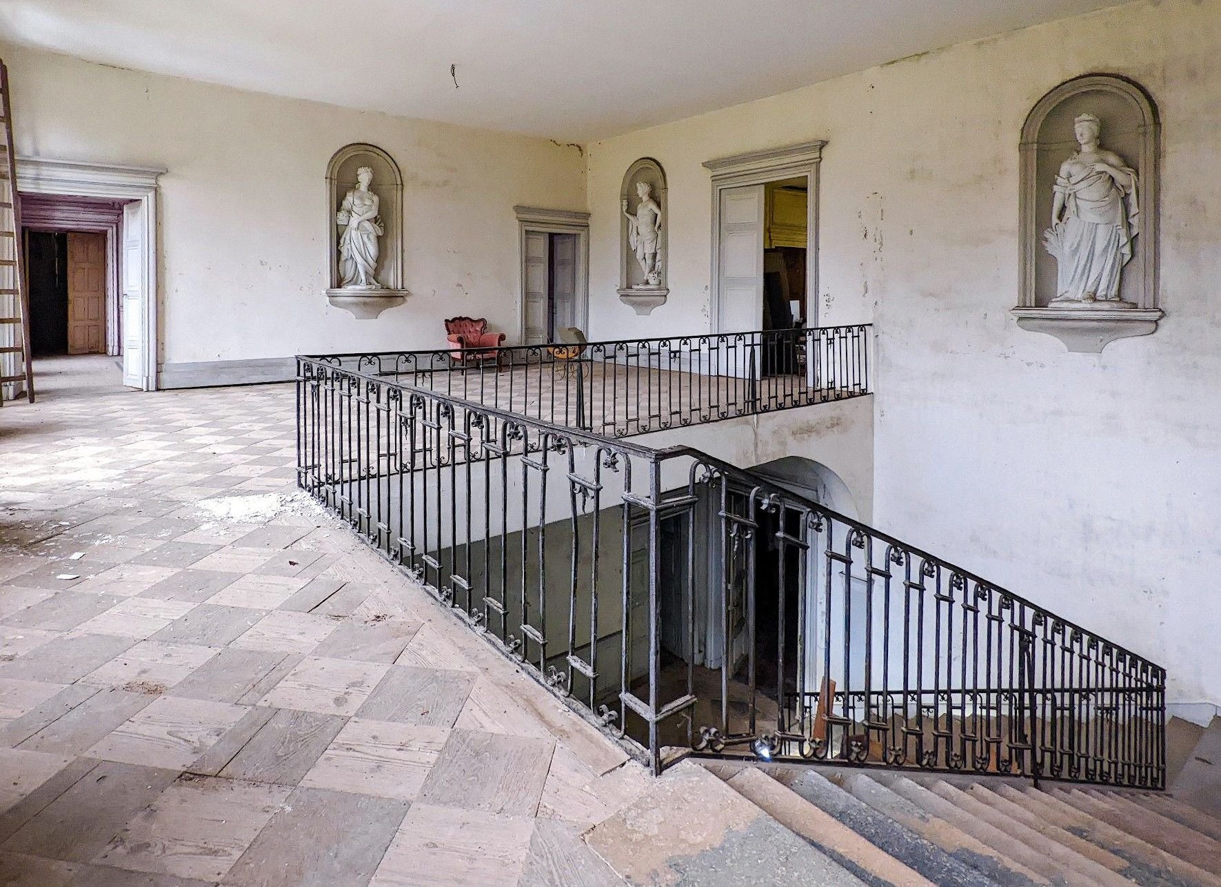 Fotos Sanierungsbedürftiges Château in Südostfrankreich