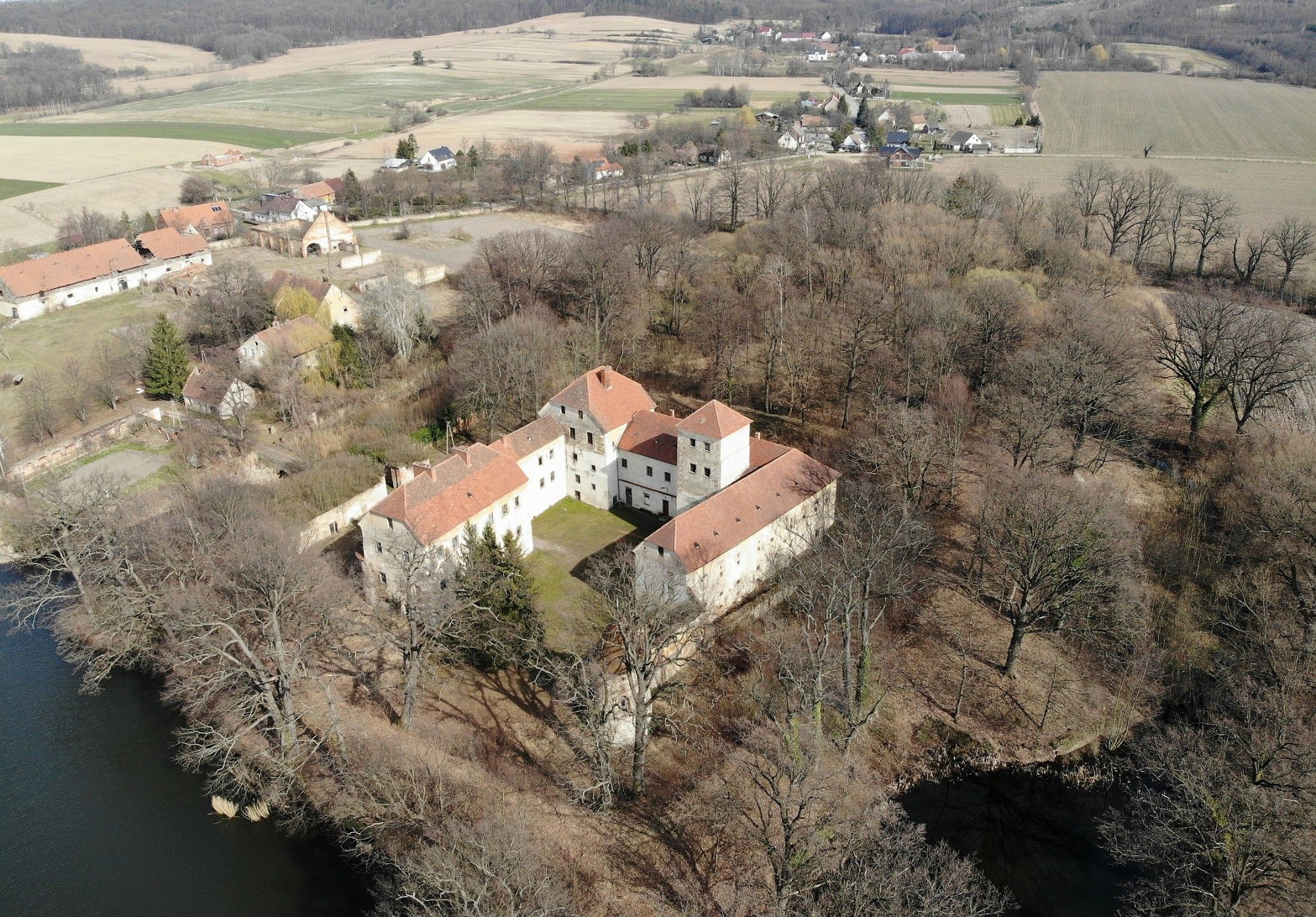 Fotos Alte Wasserburg in Niederschlesien