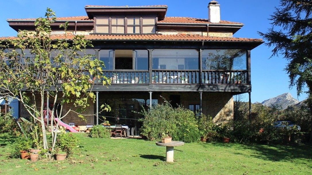 Fotos Galizisches Herrenhaus mit Bergpanorama