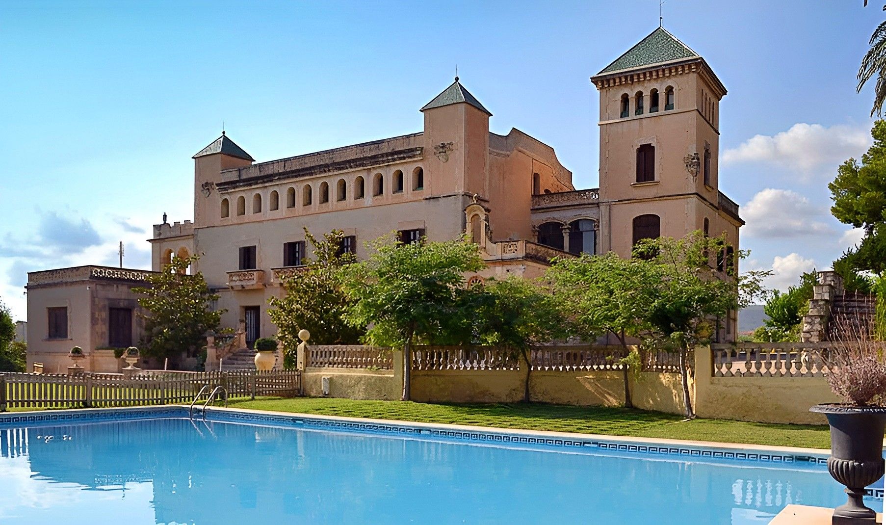 Fotos Schloss und Weingut bei Barcelona
