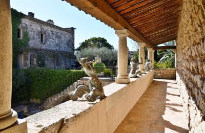 Charakterimmobilien, Mittelalterliches Château bei Uzès - Von der Antike in die Moderne