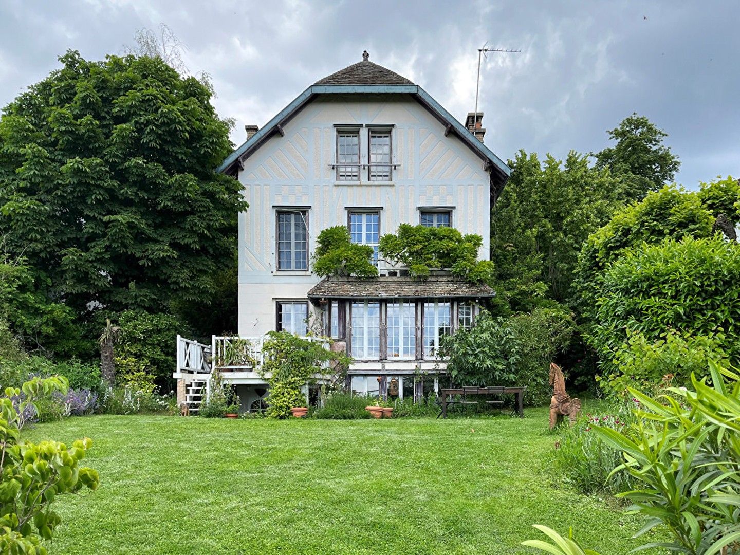 Fotos Traumhaus in privater Lage mit Talblick vor den Toren von Paris