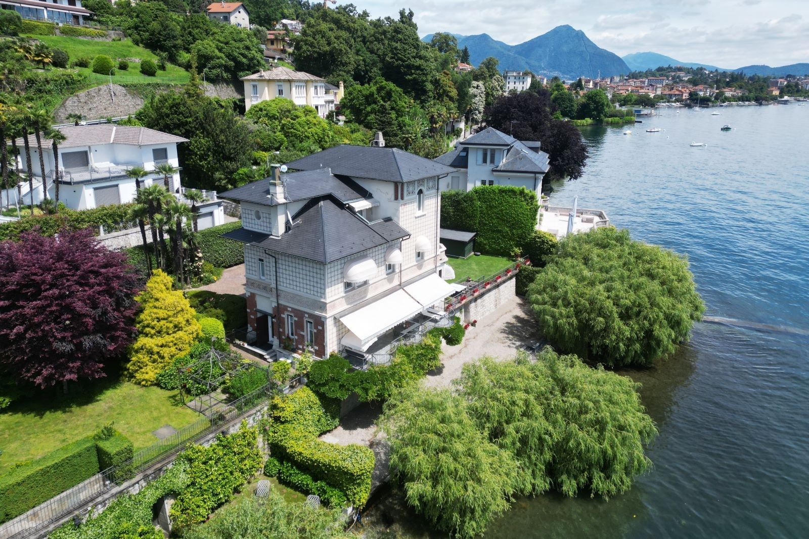 Fotos Historische Villa in erster Reihe am See mit Privatstrand