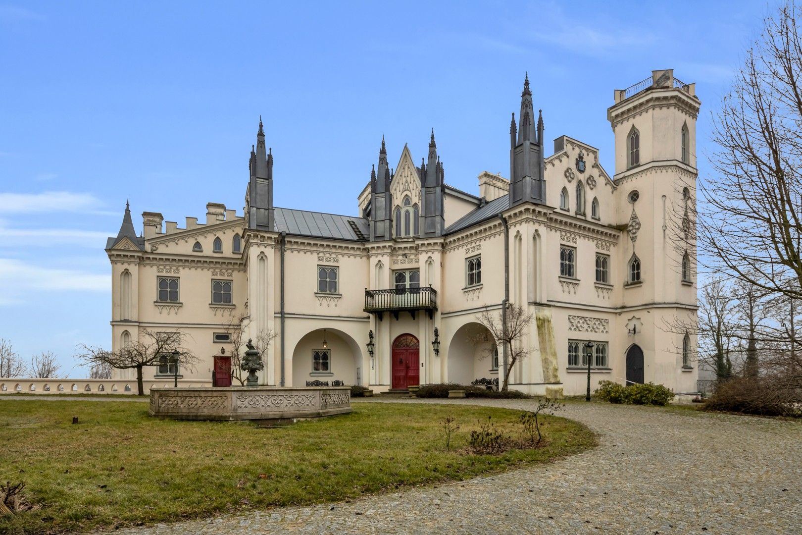 Fotos Neogotisches Herrenhaus in Masowien - Hochwertig saniertes Denkmal