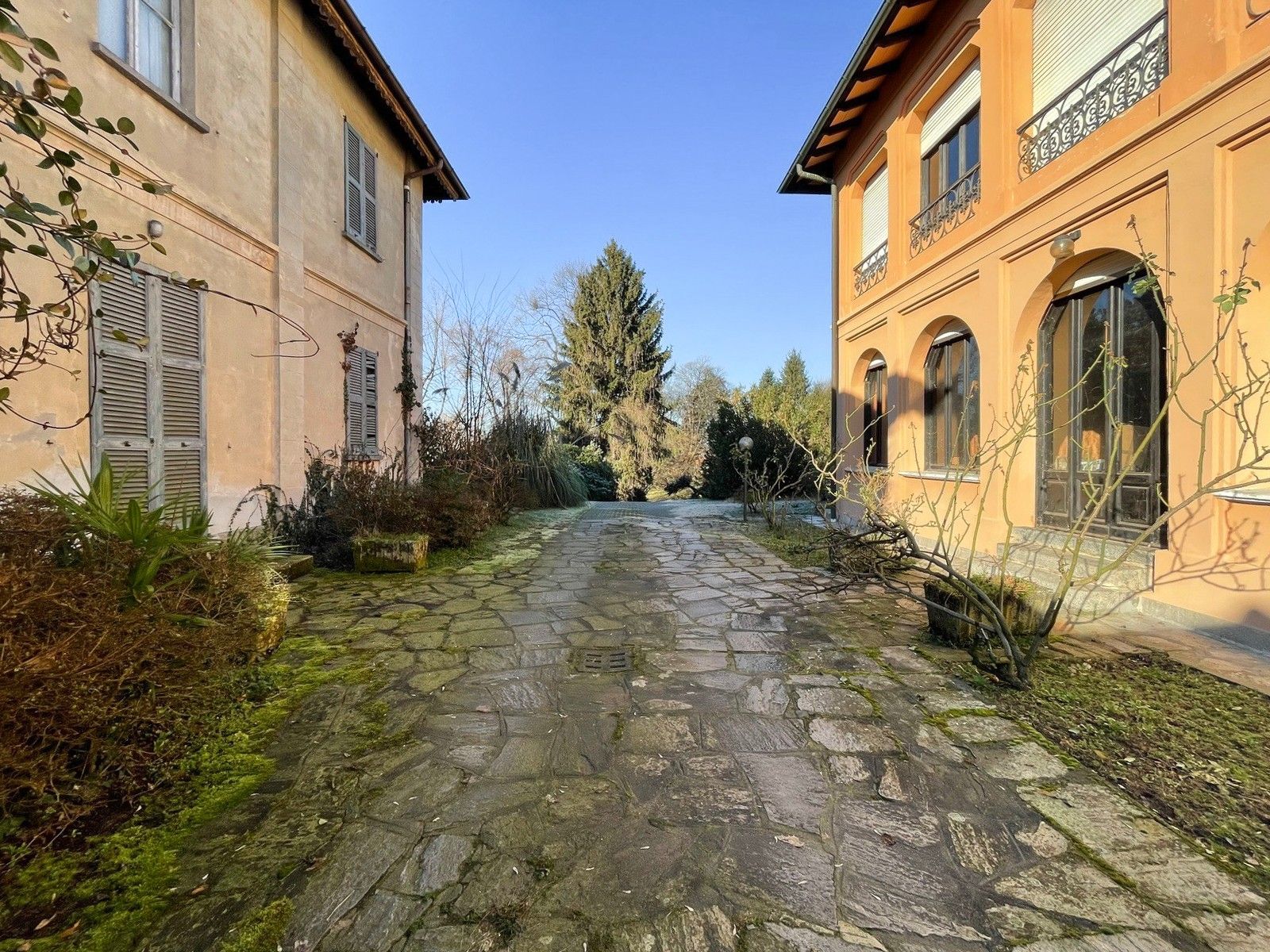 Fotos Herrenhaus aus der zweiten Hälfte des 18. Jahrhunderts mit großem Park in zentraler Lage am Lago Maggiore