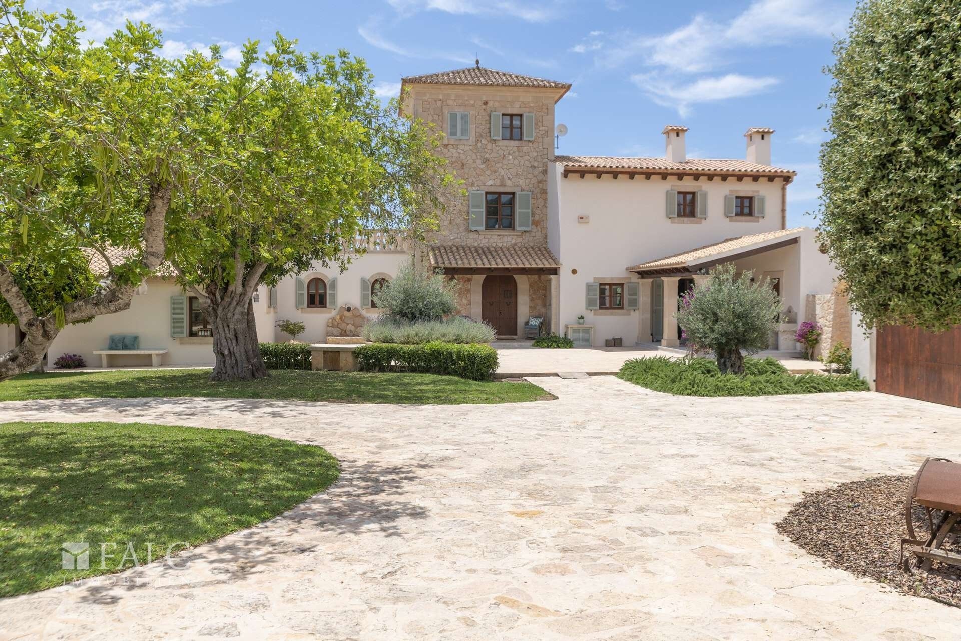 Fotos Landgut bei Cas Concos mit Haupthaus, Gästeeinheiten und Garten