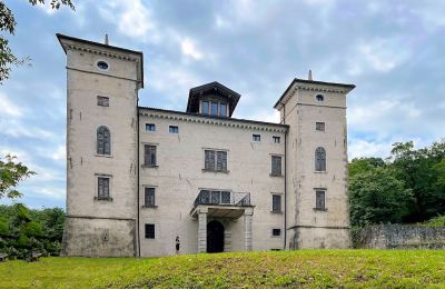 Schloss kaufen Italien, Außenansicht