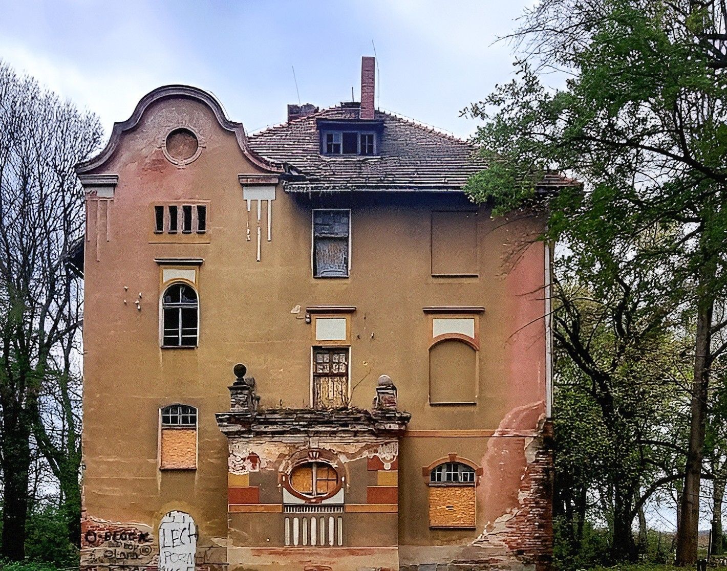 Fotos Grundstück mit alter Jugendstil-Villa und Baumöglichkeit in Udanin, Niederschlesien