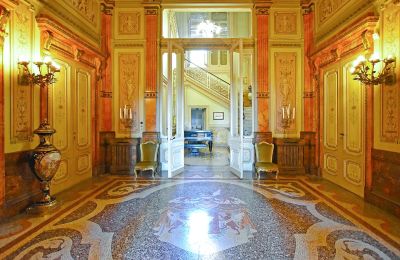 Historische Villa kaufen Ligurien, Eingangshalle