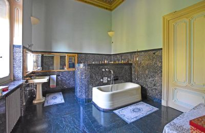 Historische Villa kaufen Ligurien, Badezimmer