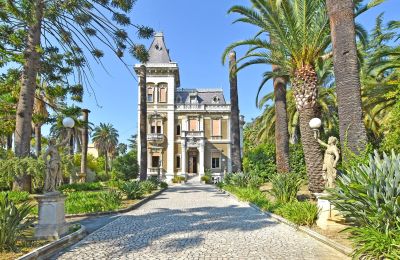 Charakterimmobilien, Historisches Anwesen mit Prestigevilla und Meerblick