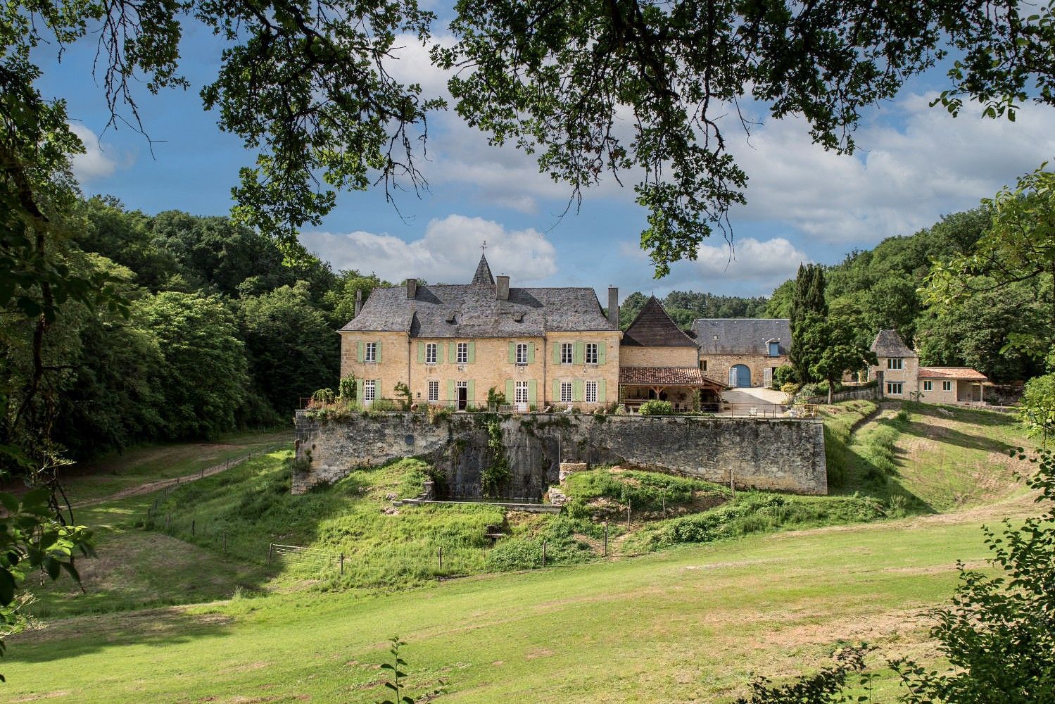 Fotos Landgut mit Herrenhaus im Périgord Noir mit Ferienhäusern und Land