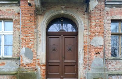 Herrenhaus/Gutshaus kaufen Parsko, Pałac w Parsku, Großpolen, Eingang