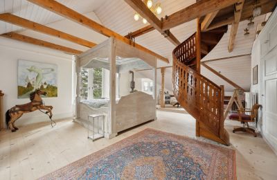 Historische Villa kaufen Biel/Bienne, Alpenstrasse 95, Bern, Hauptschlafzimmer mit spanischer Wendeltreppe, Galerie und Seesicht