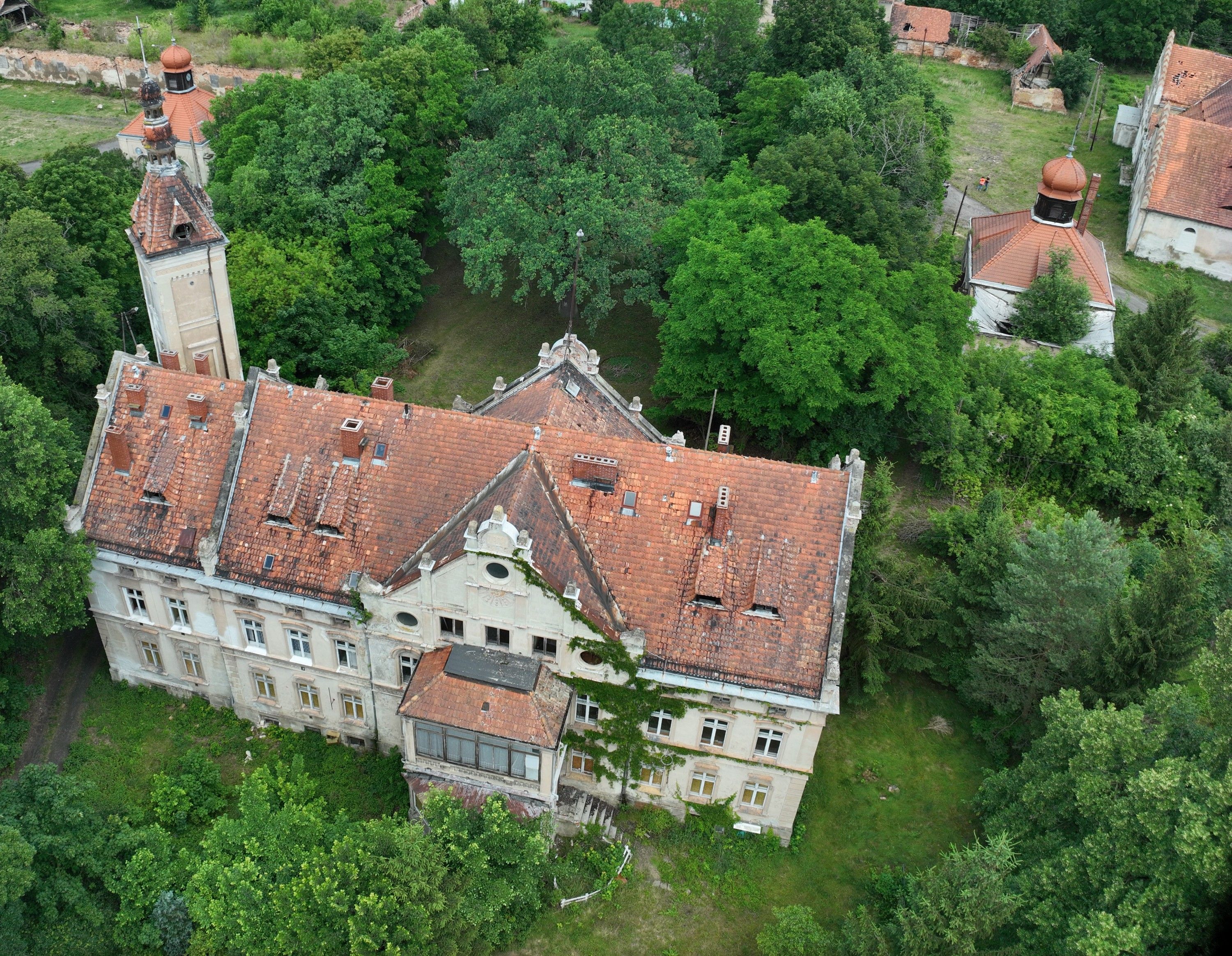 Fotos Neorenaissance-Schloss mit Parkanlage in Jędrzychów - 31 Hektar