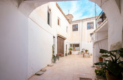 Stadtpalais kaufen Chinchilla de Monte-Aragón, Calle Doctor Daudén  2, Kastilien-La Mancha, cars entrance, garage and patio