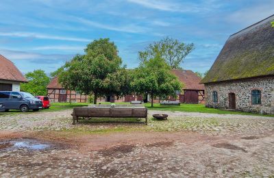 Burg kaufen 18513 Glewitz, Mecklenburg-Vorpommern, Hof 