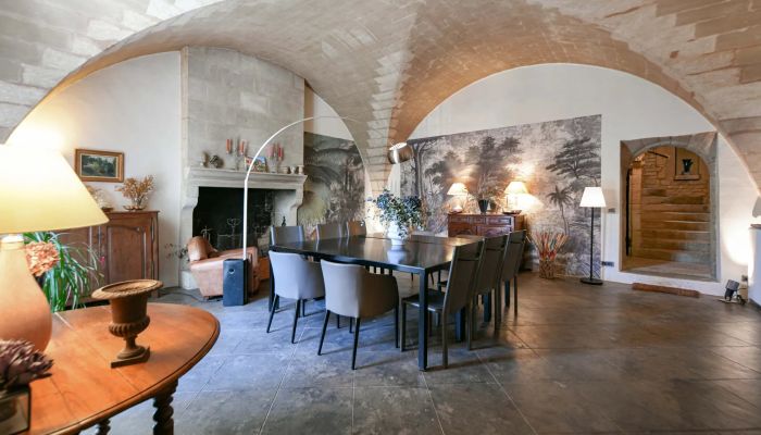 Historisches Herrenhaus mit Innenhof und 7 Suiten nahe Uzès