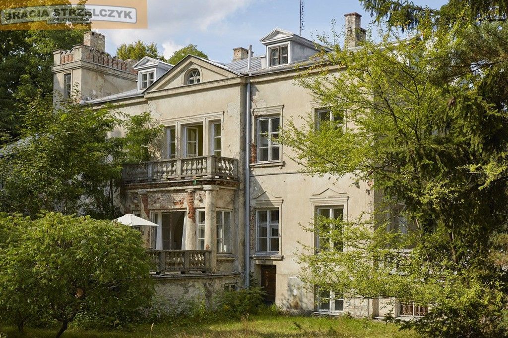 Fotos Historisches Anwesen mit Herrenhaus und Park bei Warschau