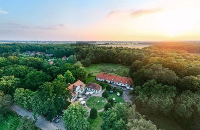 Charakterimmobilien, Historisches Jagdschloss im Grünen