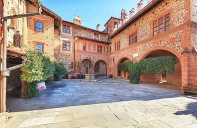 Burg kaufen Pavone Canavese, Piemont, Innenhof