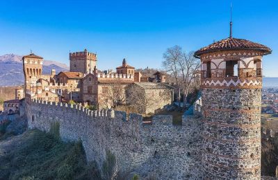 Burg kaufen Pavone Canavese, Piemont, Drohnenfoto