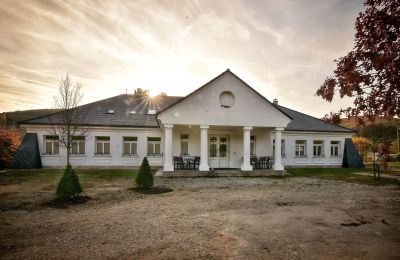 Herrenhaus/Gutshaus kaufen Trenčiansky kraj, okres Trenčín, Melčice - Lieskové, Melčice, Trentschiner Landschaftsverband, Vorderansicht