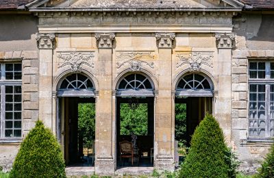 Historische Immobilien, Klassizistisches Schlossensemble an der Saulx mit Ehrenhof und Park