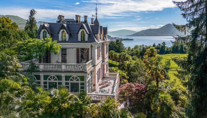 Historische Villa kaufen Luino, Lombardei,  Italien