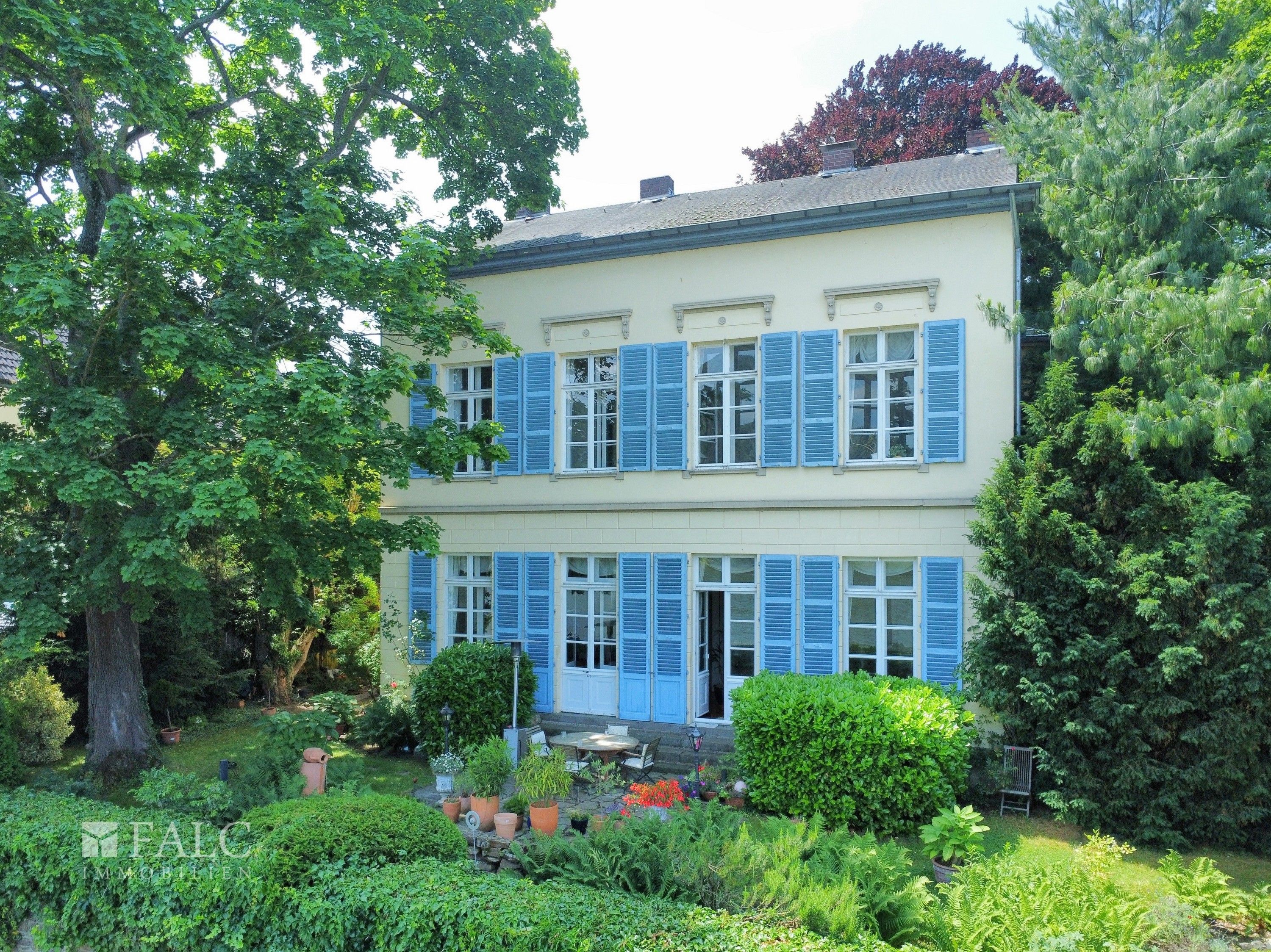 Fotos Klassizistische Villa am Bonner Rheinufer