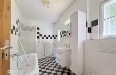 Historische Villa kaufen Bonn, Nordrhein-Westfalen, Badezimmer 