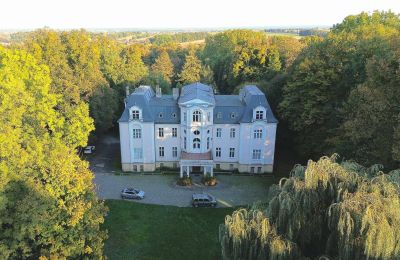 Historische Immobilien, Schloss in Oberschlesien auf 9 Hektar Parkgrundstück