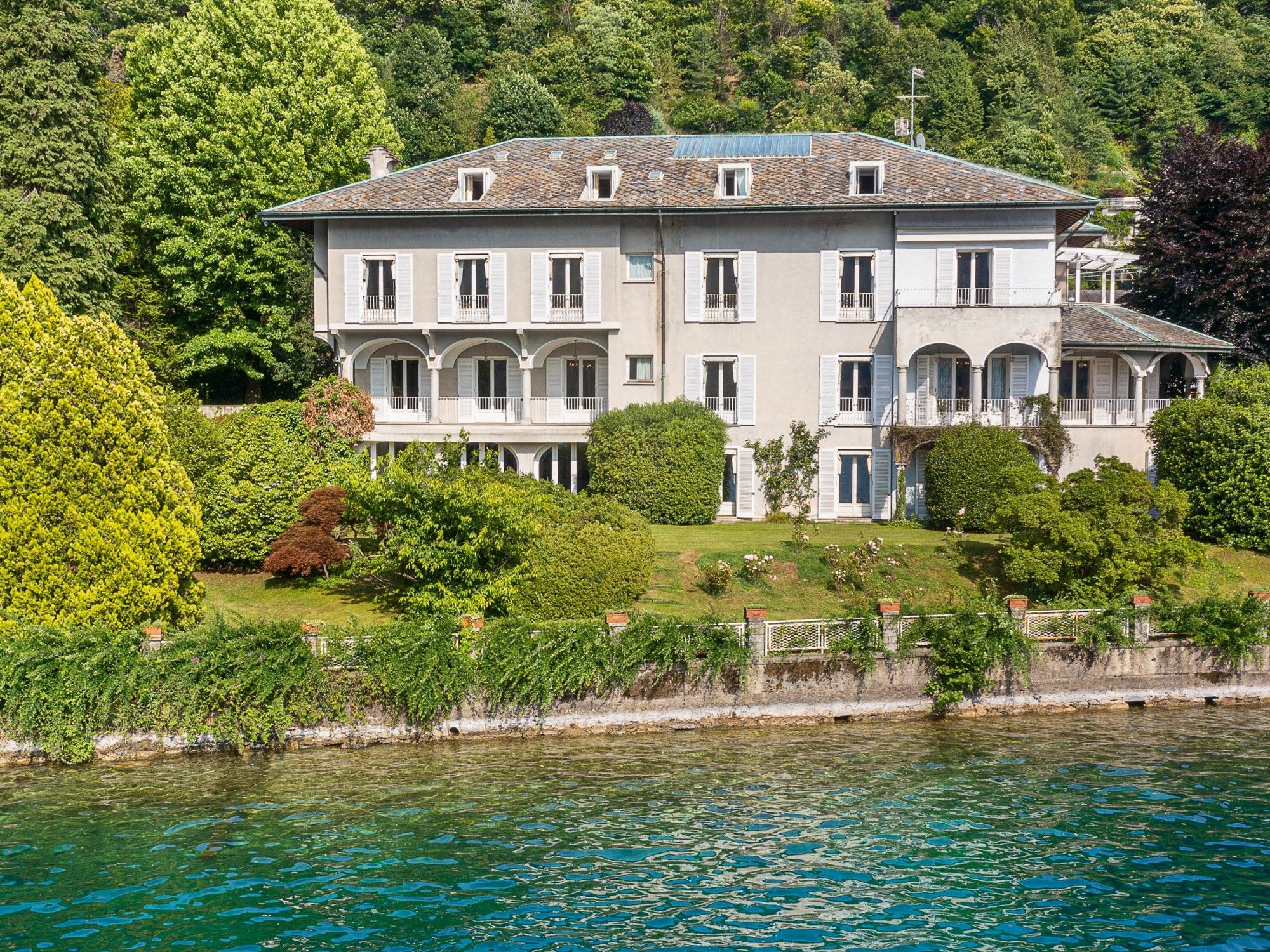 Fotos Unternehmervilla mit Orangerie und Garten am Ortasee