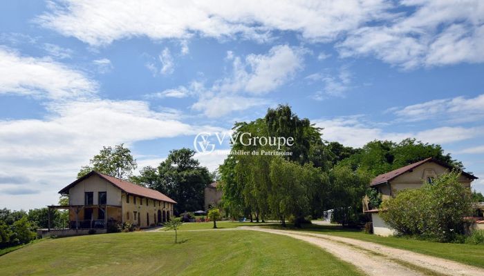 Touristisches Anwesen mit Gîtes, Wohnhaus und sanierungsbedürftigem Château bei Marciac, Vertrauliches Immobilienangebot