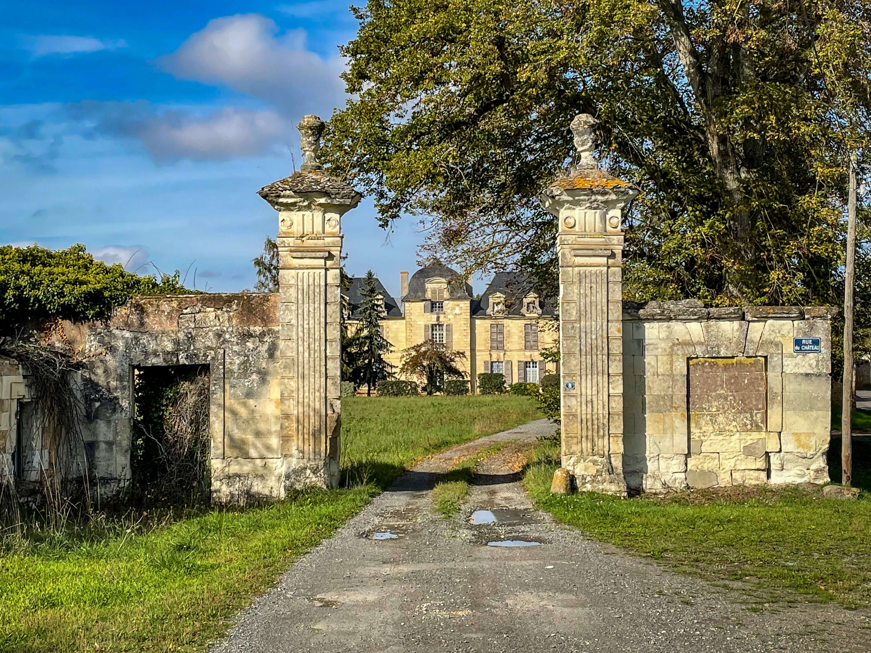 Renovierungsbedürftiges Schloss mit 26 Hektar zwischen Touraine und Anjou, Schloss kaufen