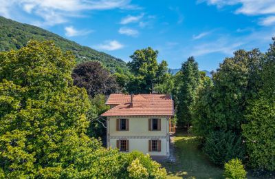 Historische Villa kaufen 28040 Lesa, Piemont, Drohnenfoto