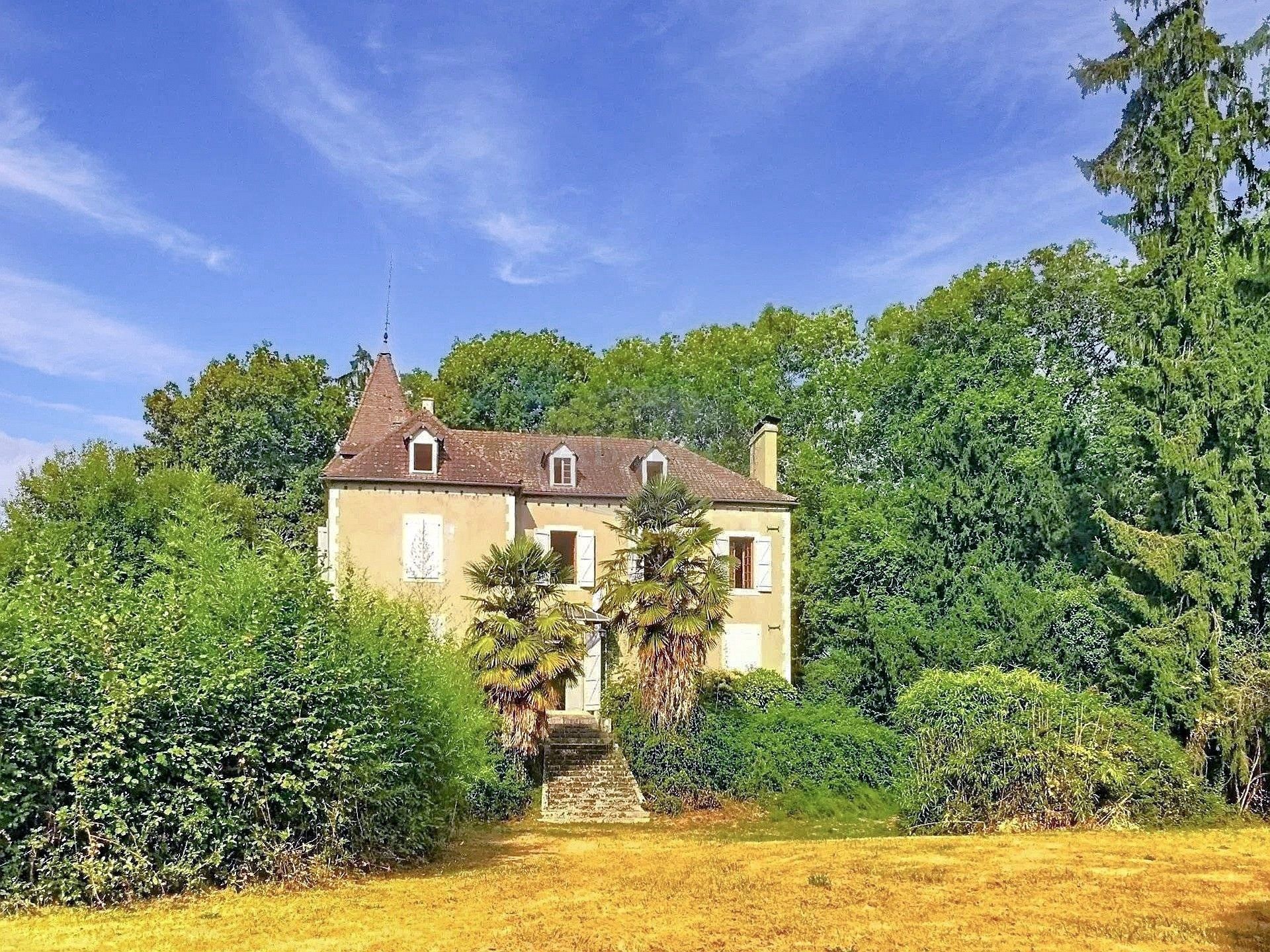 Fotos Kleines Chateau am Fuße der Pyrenäen