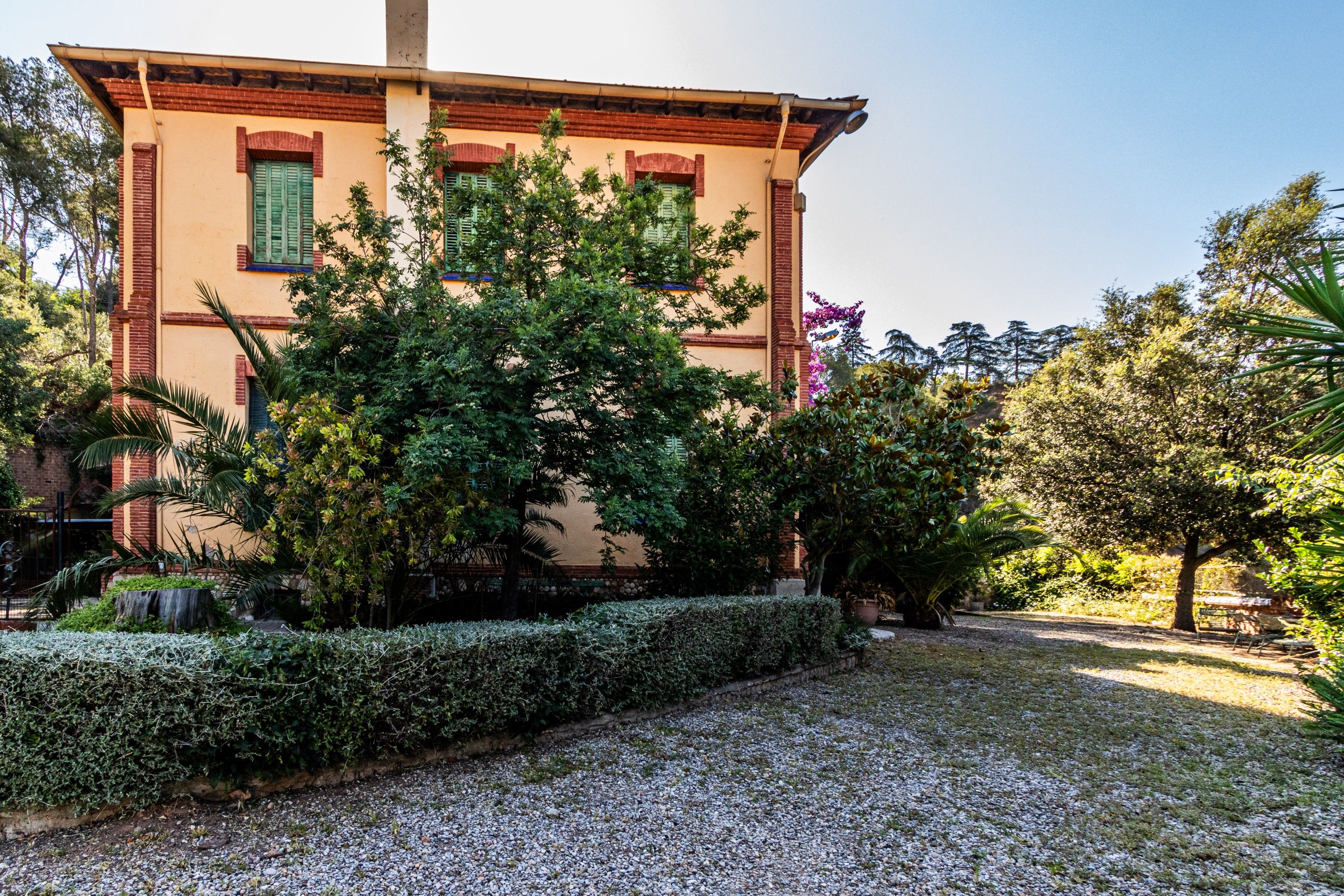Fotos Villa von 1912 in Castellar del Vallès mit Blick auf den Fluss Ripoll