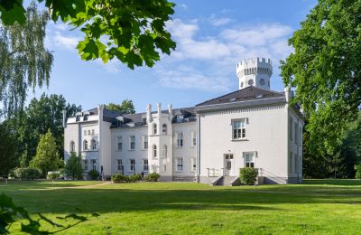 Historische Anwesen, Auszeit am Meer: Moderne Schloss-Wohnung in Ostseenähe