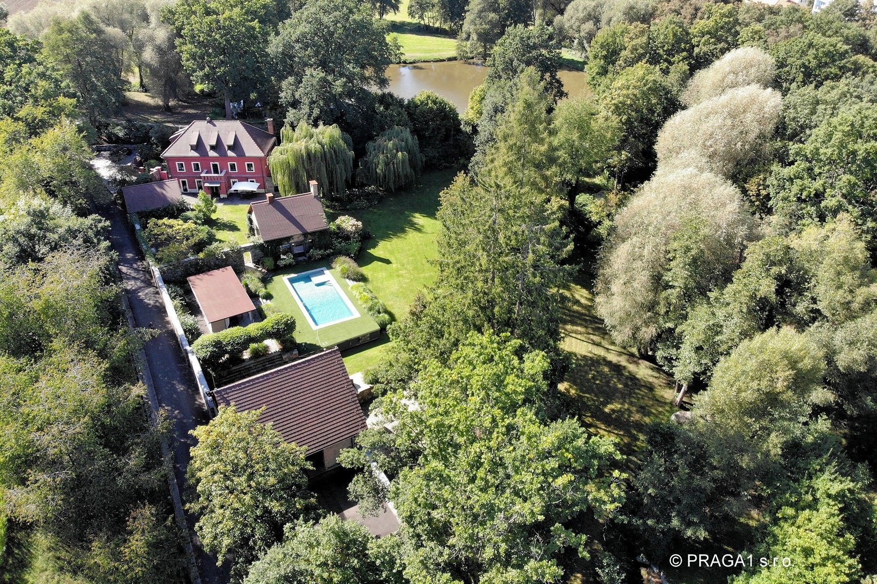 Fotos Historical mill close to Prague with 3 acres park