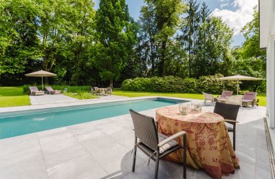 Schloss kaufen 4693 Desselbrunn, Oberösterreich, Die Terrasse lädt mit schönem Blick ein 